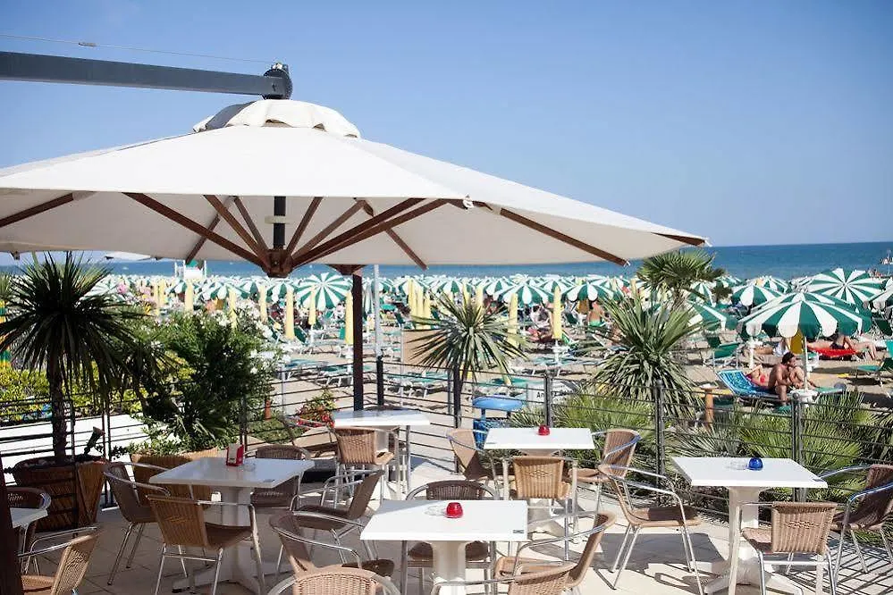 Hotel Columbia & Ninfea Lido di Jesolo 3*,