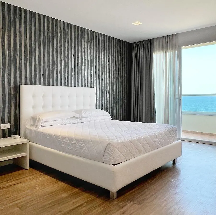 Hotel Columbia & Ninfea Lido di Jesolo 3*,