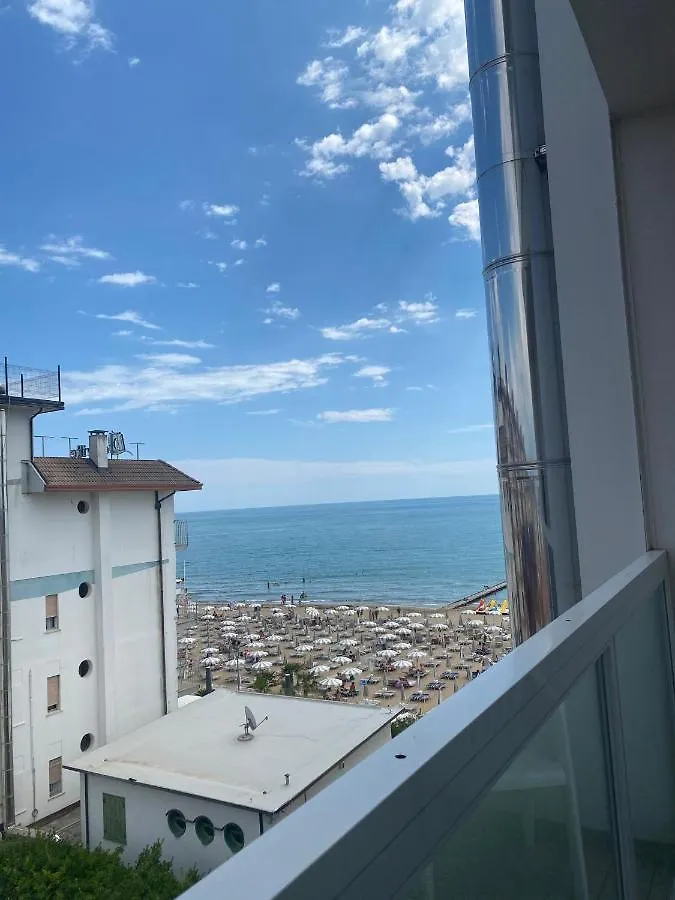 Hotel Columbia & Ninfea Lido di Jesolo 3*,