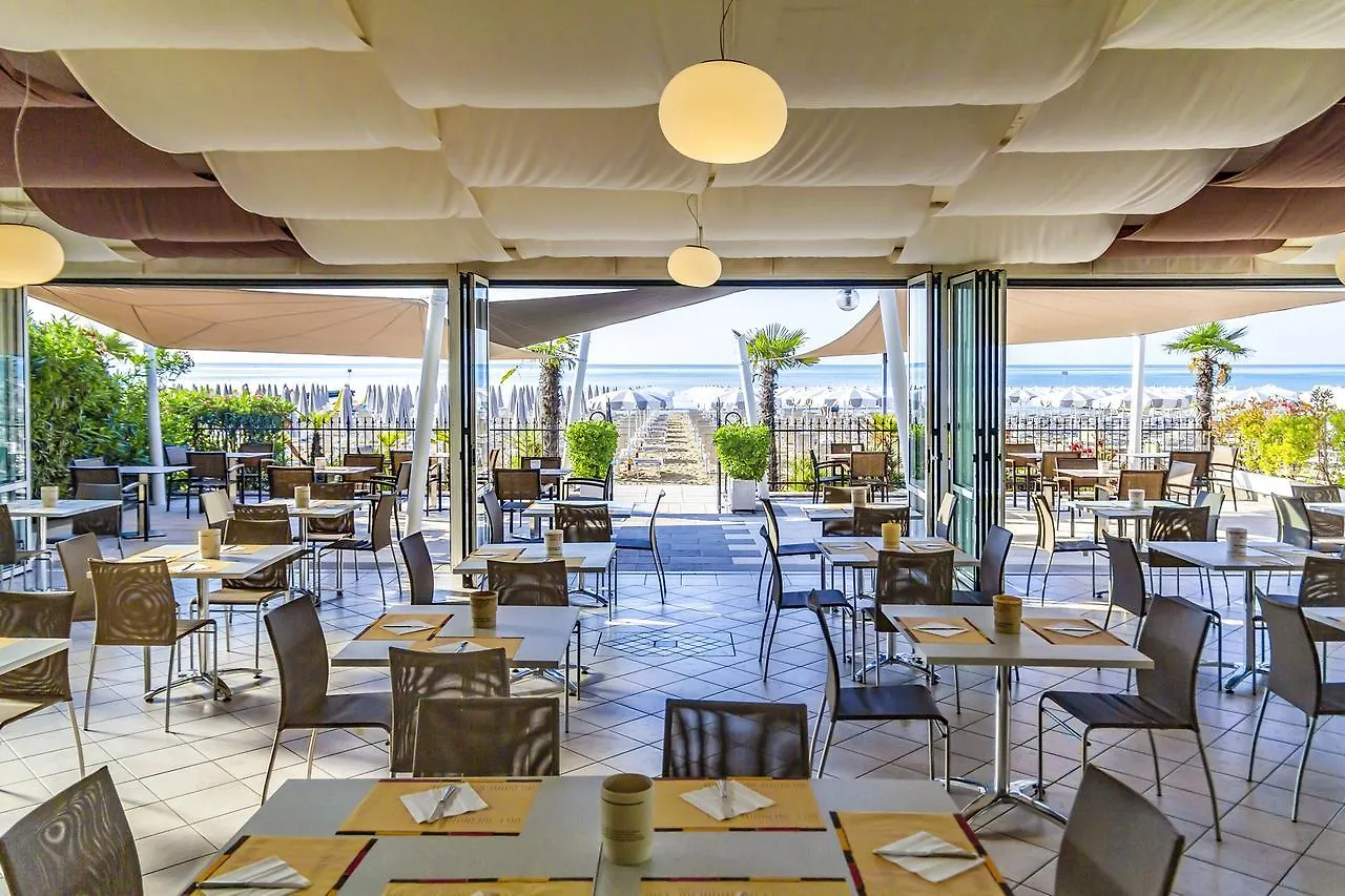 Hotel Columbia & Ninfea Lido di Jesolo 3*,